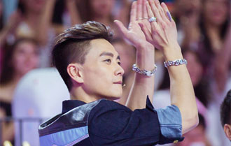 黄宗泽花式秀才艺 展超凡魅力引粉丝花痴脸