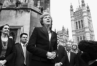 特雷莎&middot;梅:复制&ldquo;卡梅伦曲线&rdquo;