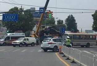 山东淄博发生多车相撞 已致6人死亡