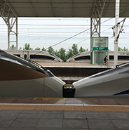 中国标准动车组首次载客：座位更宽敞