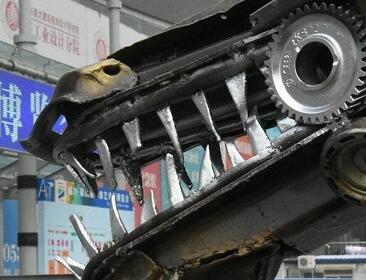 “机械侠”亮相济南艺博会