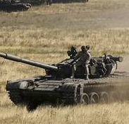 俄乌在克里米亚以北部署坦克 切断网络