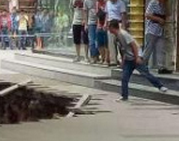 兰州步行街塌陷 系因施工频繁和地下局部空洞