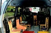 昆明一面包车超载200%被查 核载6人塞了12人