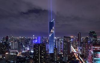 泰国新第一高楼竣工 举行灯光秀