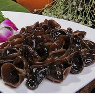 久泡的黑木耳是否真会中毒