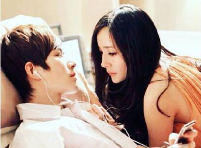 杨幂重开INS账号 她第一个关注的人是陈学冬