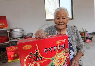 山东临沂：贫困户别危房搬新居迎中秋