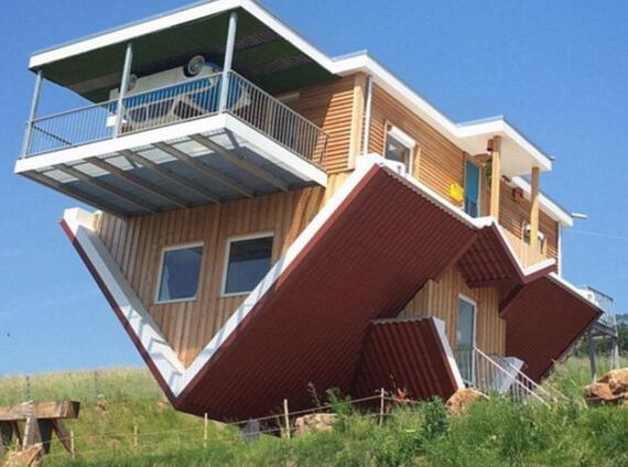 德国&ldquo;倒栽葱&rdquo;咖啡馆 游客专程前来倒立自拍