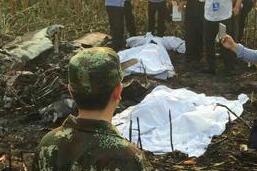 石家庄一架飞机坠落4人遇难 事发前似曾规避人群