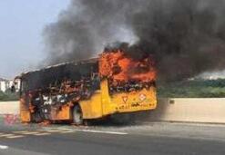 广州南沙港一辆校巴起火被烧成空壳(图)