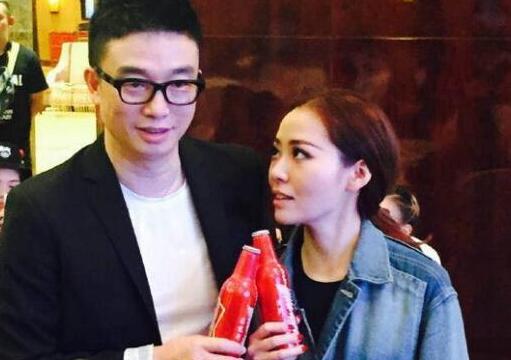 冯轲发文庆张靓颖生日 网友：希望她能真快乐