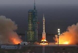 神舟十一号飞船发射升空