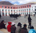 青海玉树杂多发生6.2级地震 震感强烈民众屋外躲避