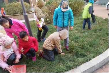 烟头不落地 道外更美丽——松锅社区向日葵课堂小小志愿者