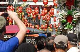 马来西亚延长中国游客免签政策：欢迎爆买 管够