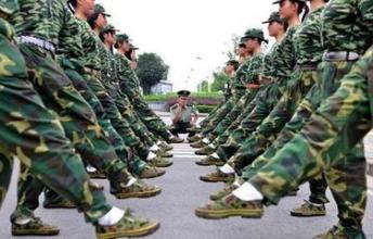 广州多所中学松绑女生“剪发令” 校长：尊重学生个性