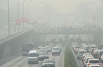 北京发布雾霾橙色预警 能见度低建筑物&ldquo;隐身&rdquo;