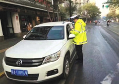 西安半夜发布限行令被指太过紧急 律师:涉嫌行政不作为