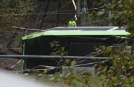 英国伦敦发生有轨电车翻车事故 已致7人死50人伤