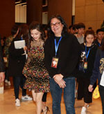 挺孕肚秀美腿 baby咧嘴灿笑喜开颜