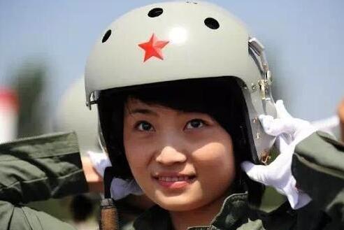 歼10女飞行员牺牲 失事飞机引擎和黑匣子已找到