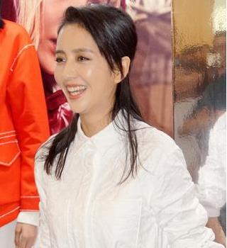 要熬夜带娃也要貌美如花 佟丽娅教你“妆”走疲倦脸