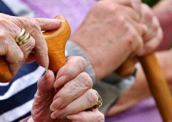 外媒称2030年中国将有2.3亿老人 养老问题尖锐