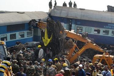 印度北方邦火车脱轨事故已造成120多人死亡