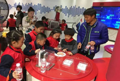 关爱留守流动儿童 共享一片蓝天