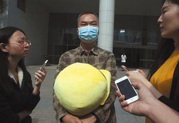 白血病女童病情依然难估测 父亲：缺钱考虑卖房