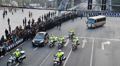 兰州一民警被嫌疑人驾车冲撞牺牲