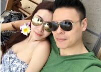 熊黛林与老公海边度蜜月 大秀性感好身材