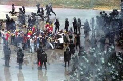 河北消防战士救火被围观人员施暴 4人寻衅滋事被刑拘