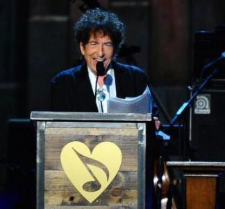 诺贝尔颁奖典礼今举行：奖金600万 鲍勃迪伦缺席