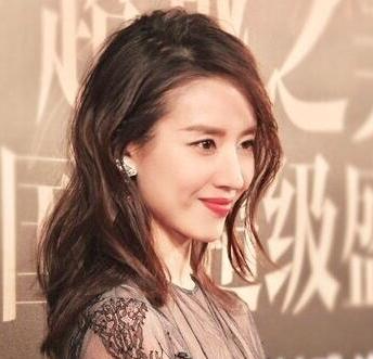 36岁董洁穿透视装性感亮相 内衣抢镜(图)