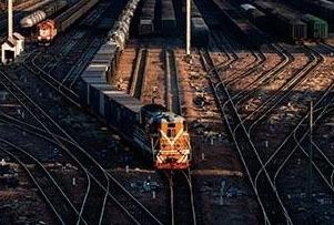 郑州铁路局就6名工人被火车撞击身亡事件启动问责