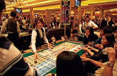 小会计6年贪污1700万 买房买车18次赴澳门赌博