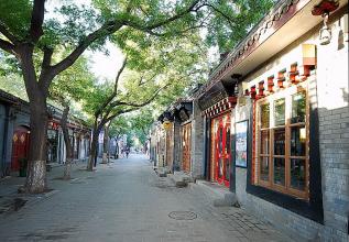 南锣鼓巷将恢复胡同居住功能 年底前商家减至154家