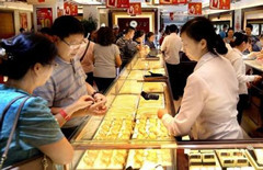 黄金惊现罕见跌势 中国大妈开启“买买买”模式