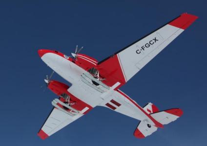 中国首架极地固定翼飞机成功降落南极冰盖之巅