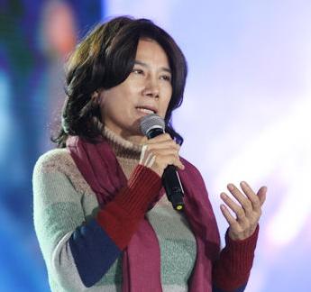 董明珠回应员工须用格力手机：送的，有意见你也送