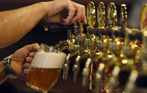 中国精酿啤酒呈高端化趋势 前景可期但困难重重