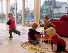 挪威一幼儿园组织儿童参观宰杀驯鹿惹争议