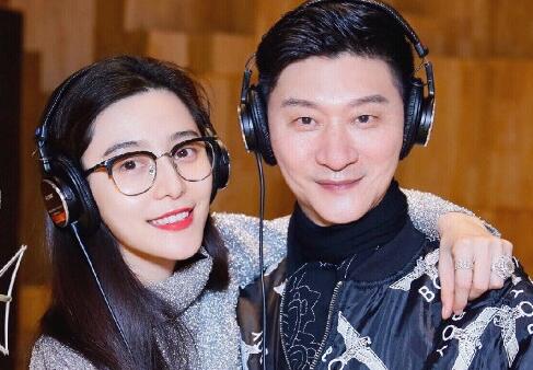 范冰冰与爸爸同框 父女二人都白得透明