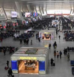 春运返程客流开始进入高峰期 铁路加强实名制车票查验