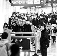 多地返京火车票已售罄 高速路将迎返程“大部队”