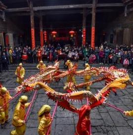 网购年货、外出旅游 春节年味变淡还是社会更多元？