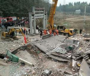 温州文成民房倒塌多人被埋