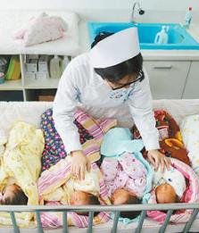 人民日报刊文：不孕不育成难题 代孕是否可放开